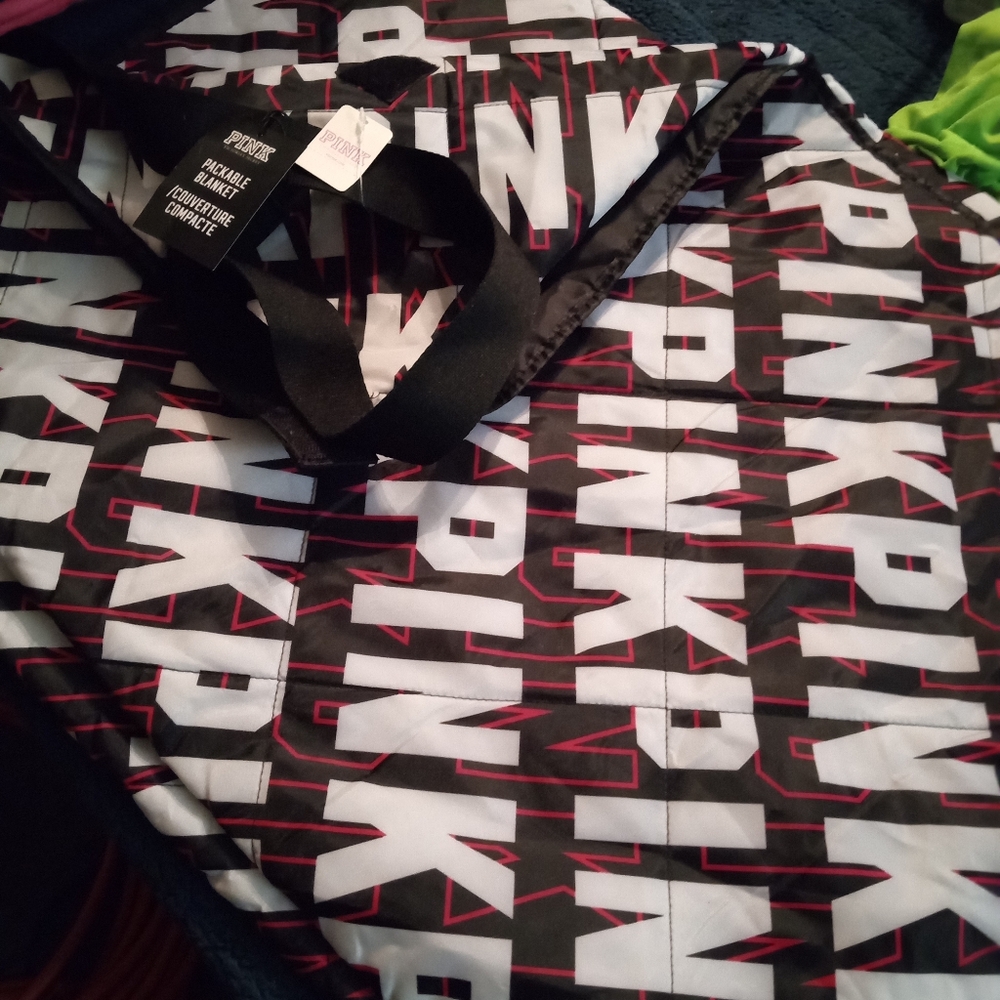 2019 VS PINK Packable Blanket
